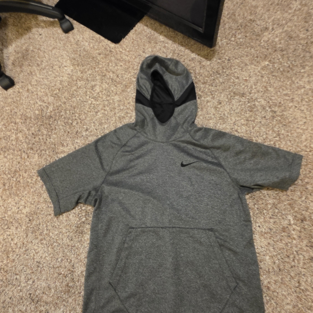 Nike Gray Short-Sleeved Hoodie